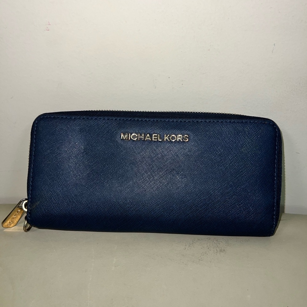 Michael Kors Jet Set Travel Saffiano Leather Zip Wallet – Navy Blue